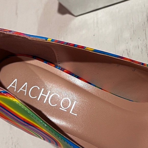 Aachcol Vibrant Multicolor Swirl Women's Heels - Picture 9 of 9